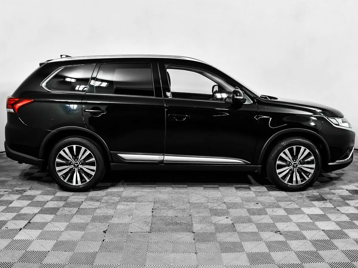 Mitsubishi Outlander III Рестайлинг 3 · Inform — фото 4