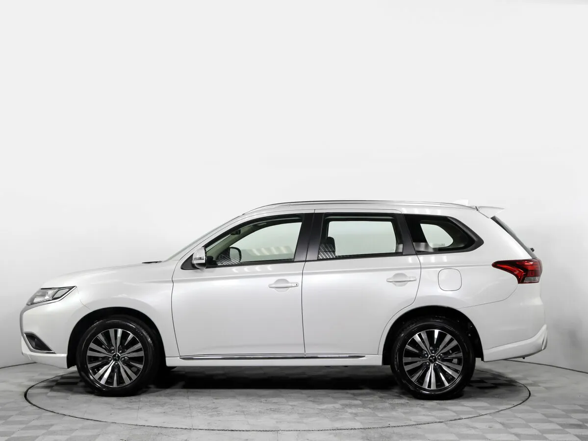 Mitsubishi Outlander III Рестайлинг 3 · Enjoy — фото 3