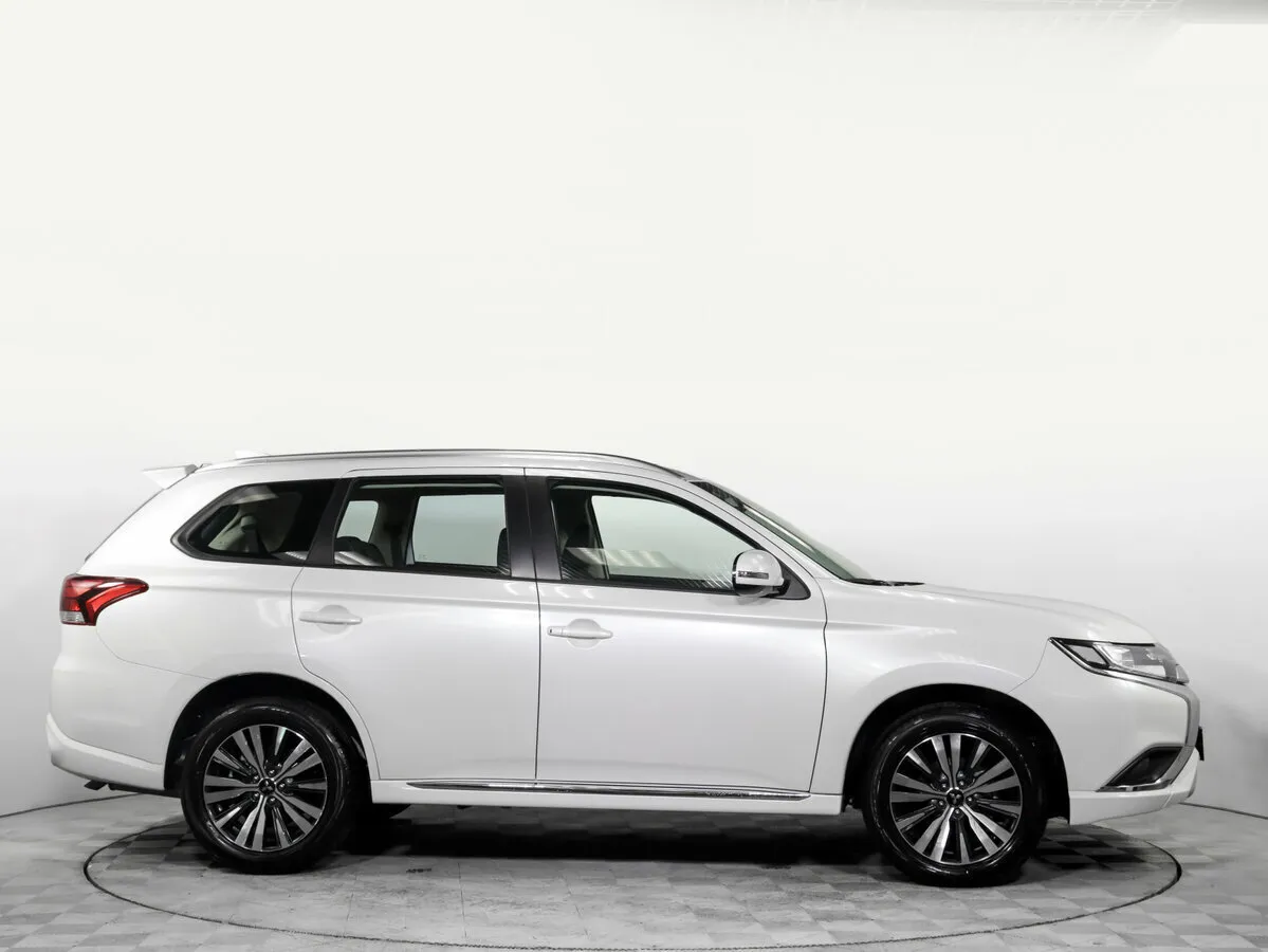 Mitsubishi Outlander III Рестайлинг 3 · Enjoy — фото 4