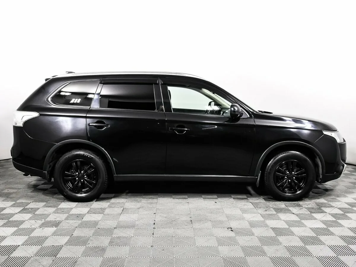 Mitsubishi Outlander III Рестайлинг · Intense — фото 4