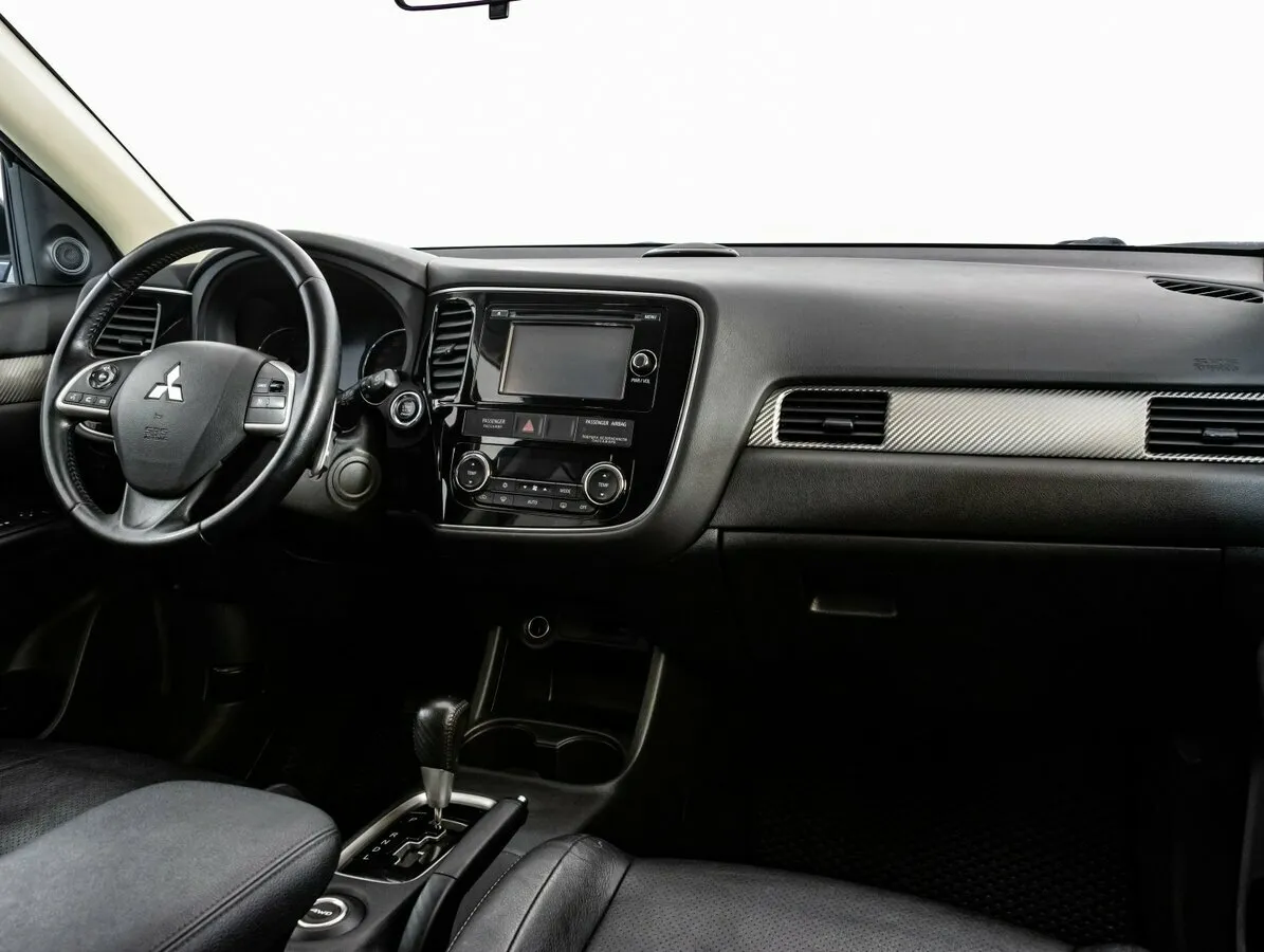 Mitsubishi Outlander III · Intense — фото 5