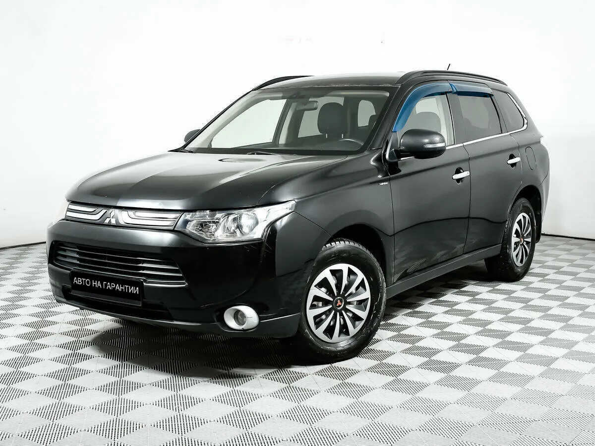 Mitsubishi Outlander III · Invite