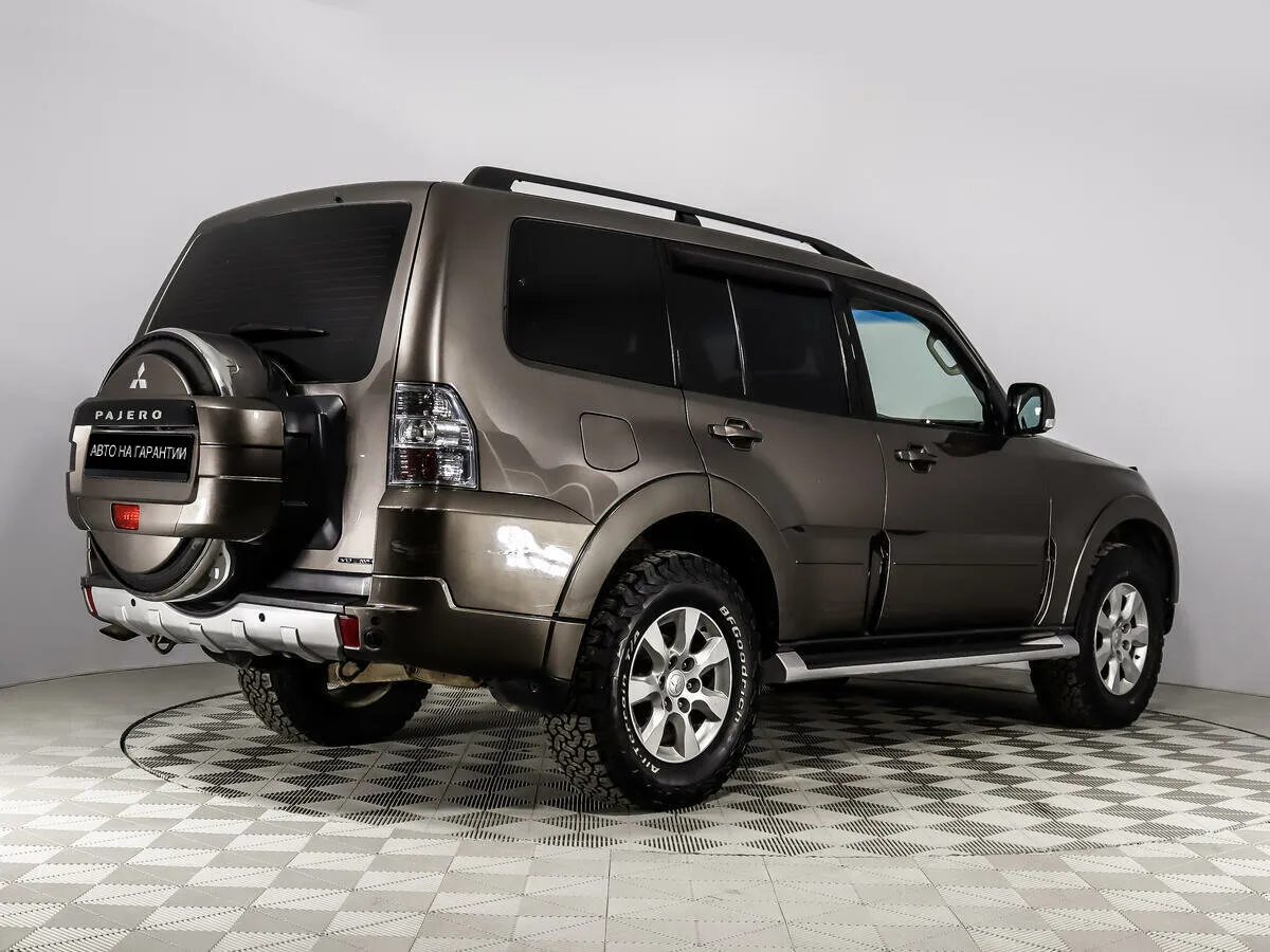 Mitsubishi Pajero IV Рестайлинг 1 · Instyle — фото 3