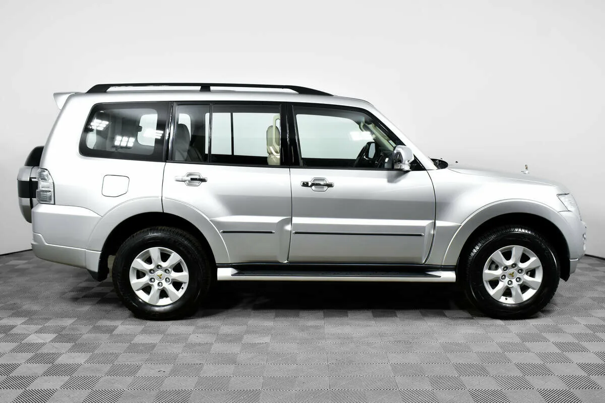 Mitsubishi Pajero IV Рестайлинг 2 · GLS — фото 4