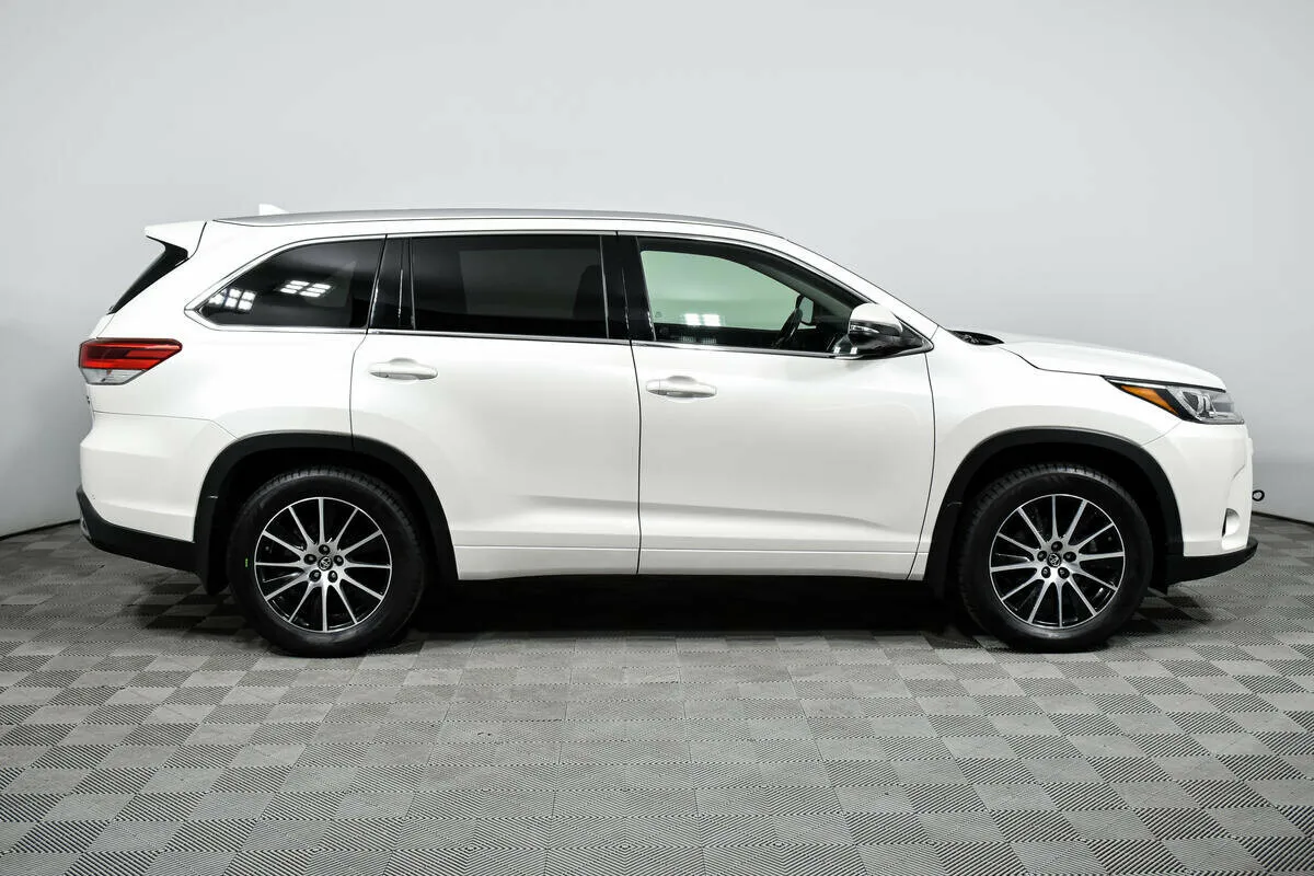 Toyota Highlander III (XU50) Рестайлинг · Элеганс — фото 4