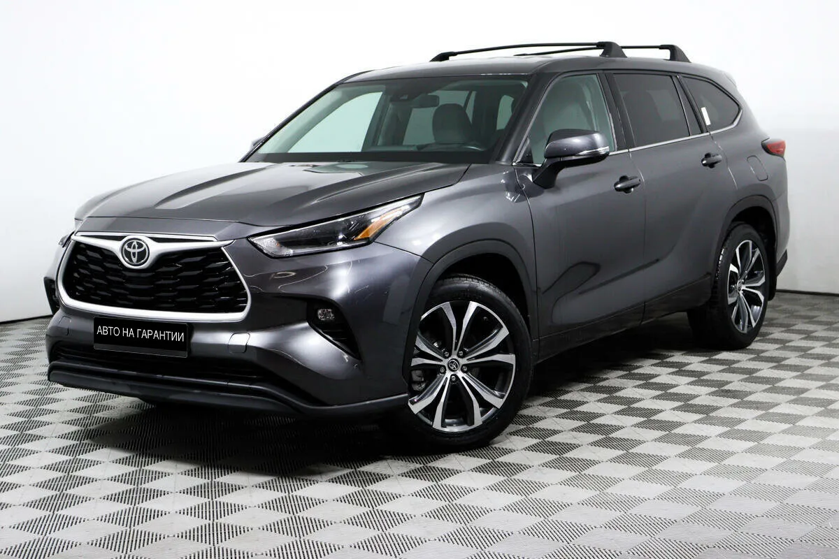 Toyota Highlander IV (XU70) · LE