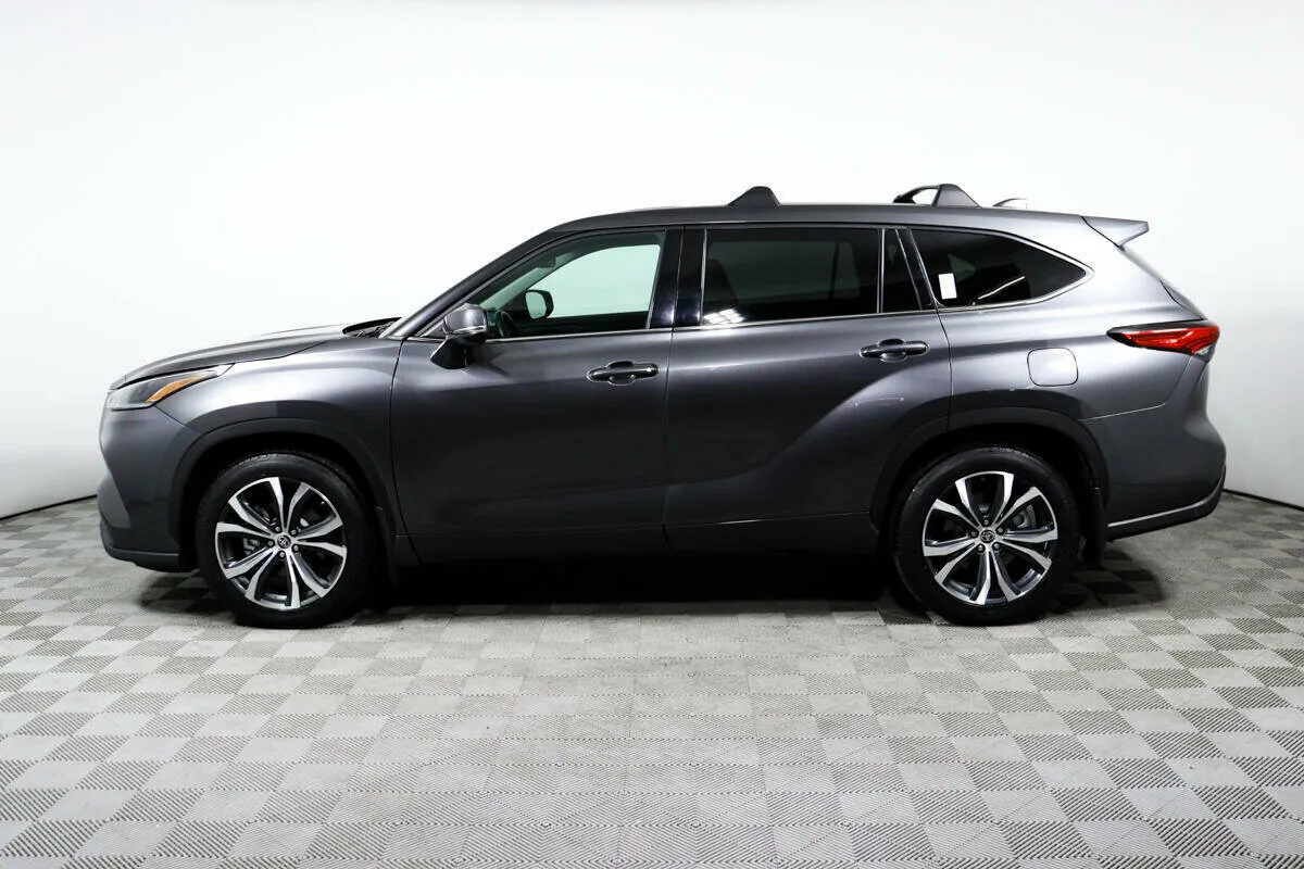 Toyota Highlander IV (XU70) · LE — фото 3