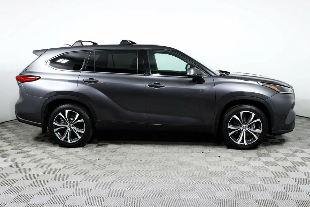 Toyota Highlander IV (XU70) · LE — фото 4