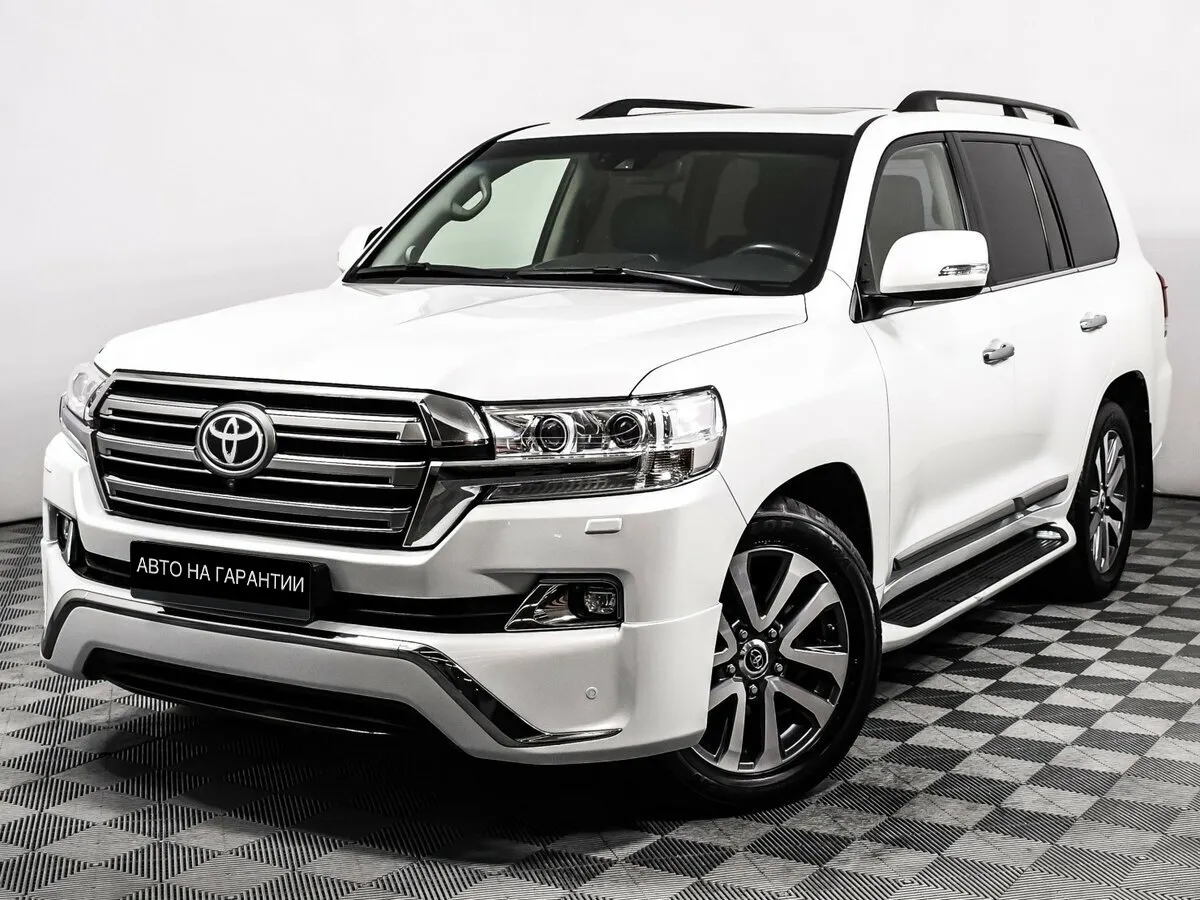 Toyota Land Cruiser 200 Series Рестайлинг 2 · Executive White