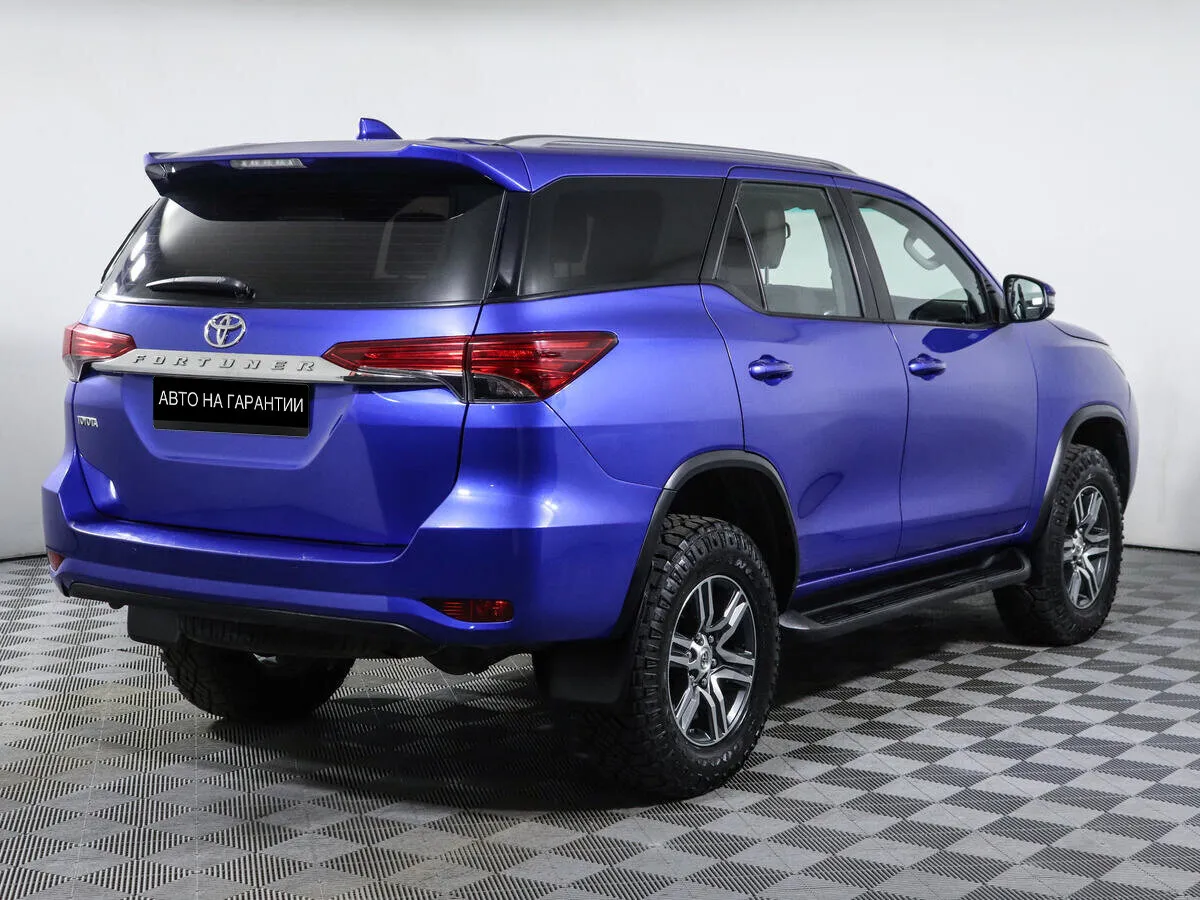 Toyota Fortuner II · Стандарт — фото 3