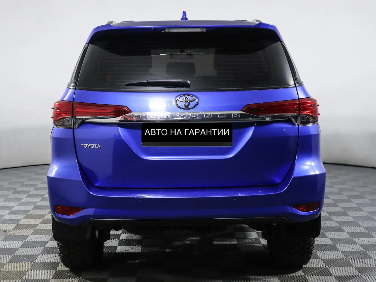 Toyota Fortuner II · Стандарт — фото 4