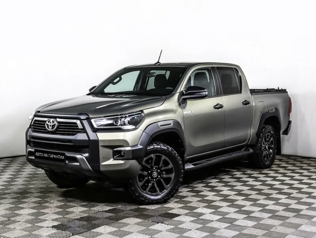 Toyota Hilux VIII Рестайлинг 2 · Black Onyx