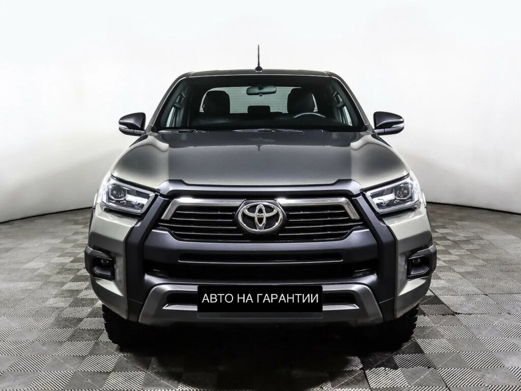Toyota Hilux VIII Рестайлинг 2 · Black Onyx — фото 2