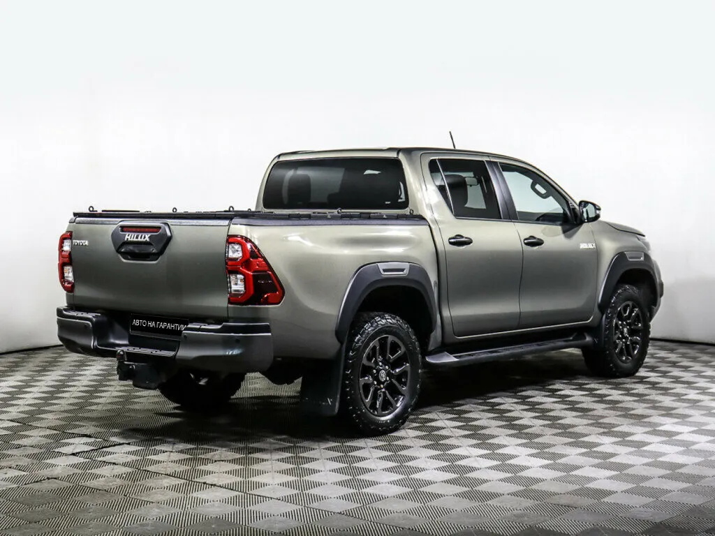 Toyota Hilux VIII Рестайлинг 2 · Black Onyx — фото 5