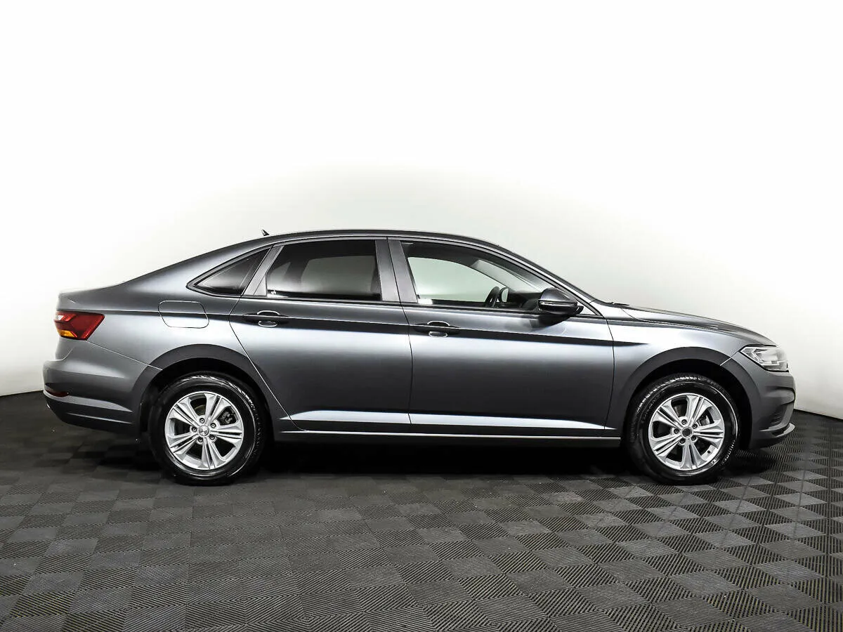 Volkswagen Jetta VII · Status — фото 4