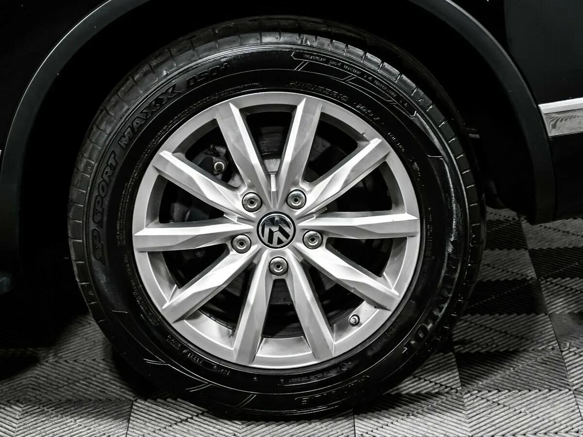 Volkswagen Touareg II Рестайлинг · R-line — фото 5
