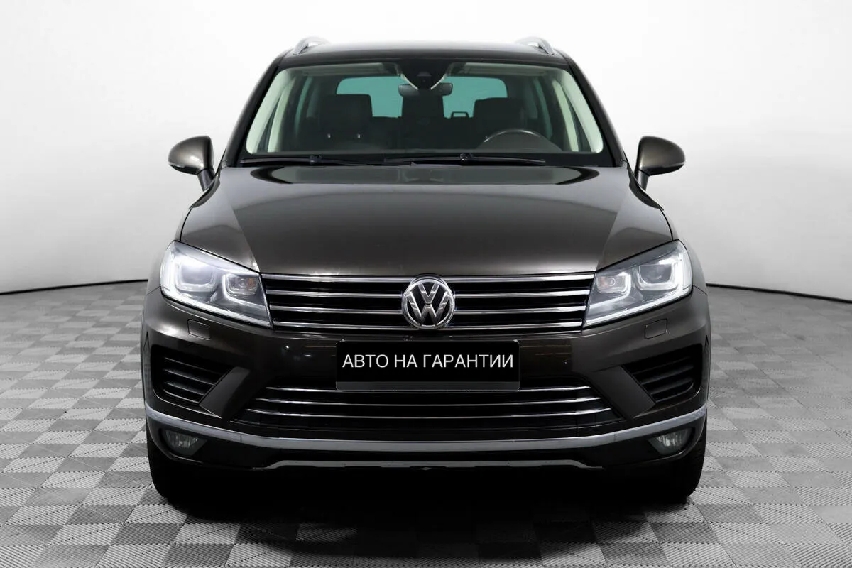 Volkswagen Touareg II Рестайлинг · Base — фото 2