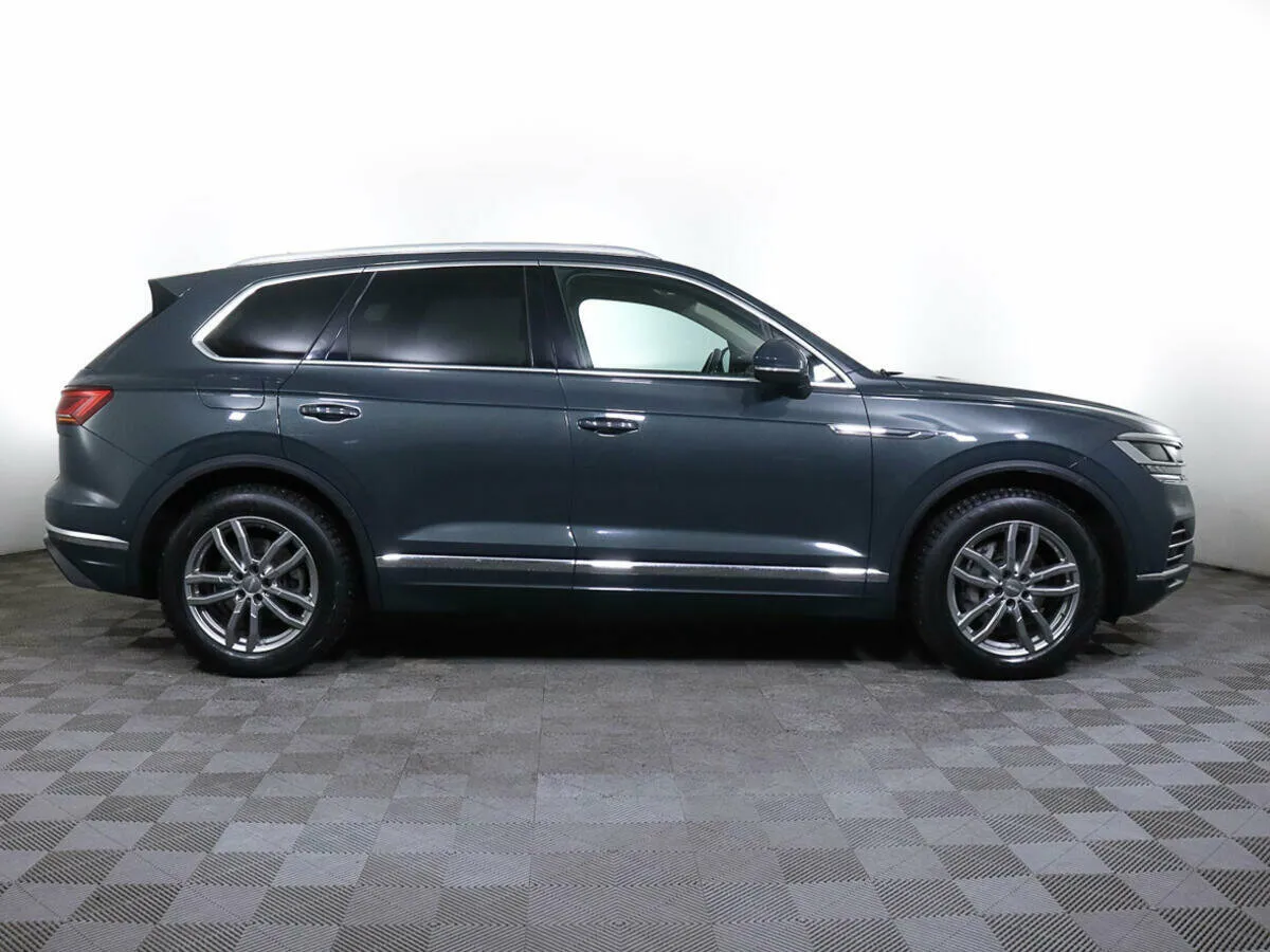 Volkswagen Touareg III · Respect (2018-2021) — фото 3