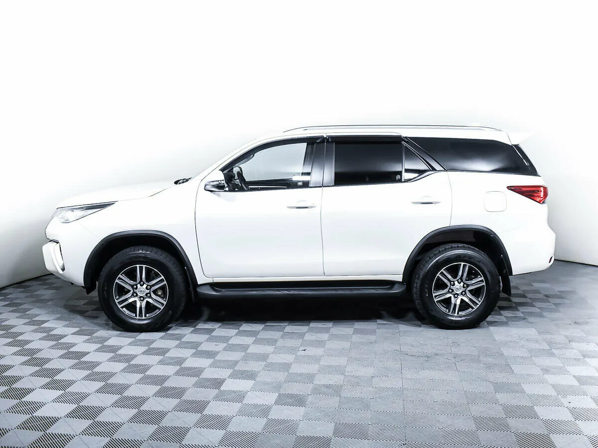 Toyota Fortuner II · Комфорт — фото 3