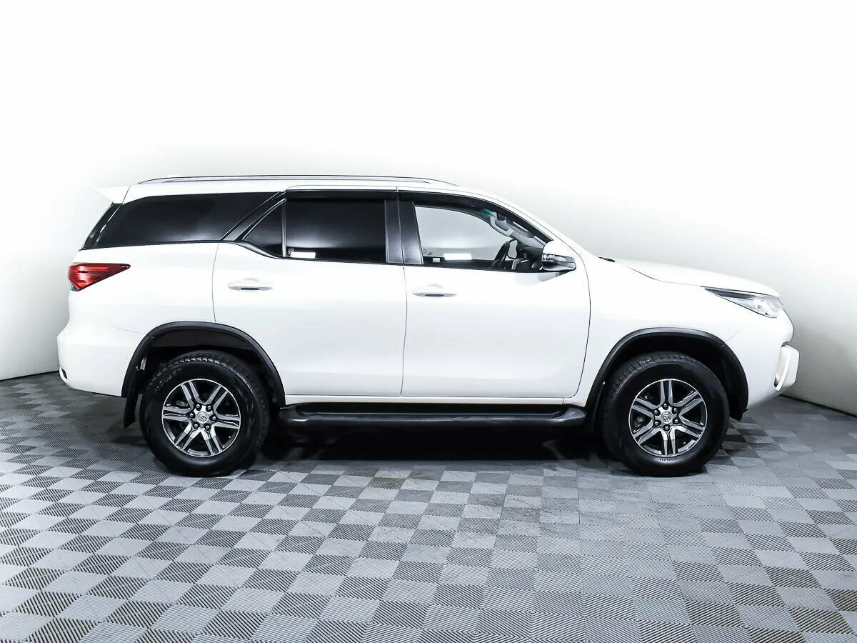 Toyota Fortuner II · Комфорт — фото 4