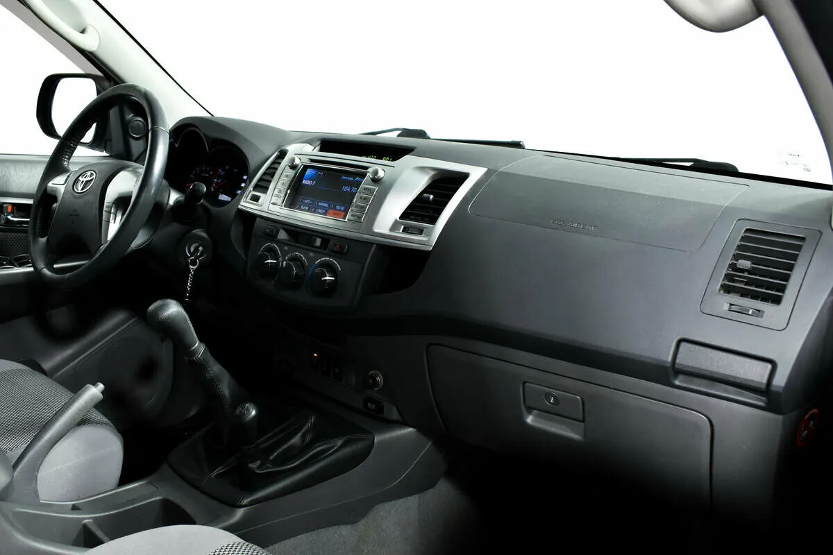 Toyota Hilux VII Рестайлинг — фото 5