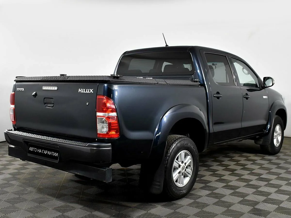 Toyota Hilux VII Рестайлинг · Стандарт — фото 3