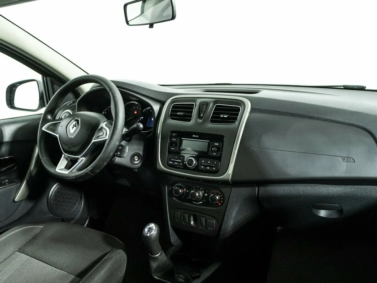 Renault Logan II Рестайлинг · Stepway Life — фото 5