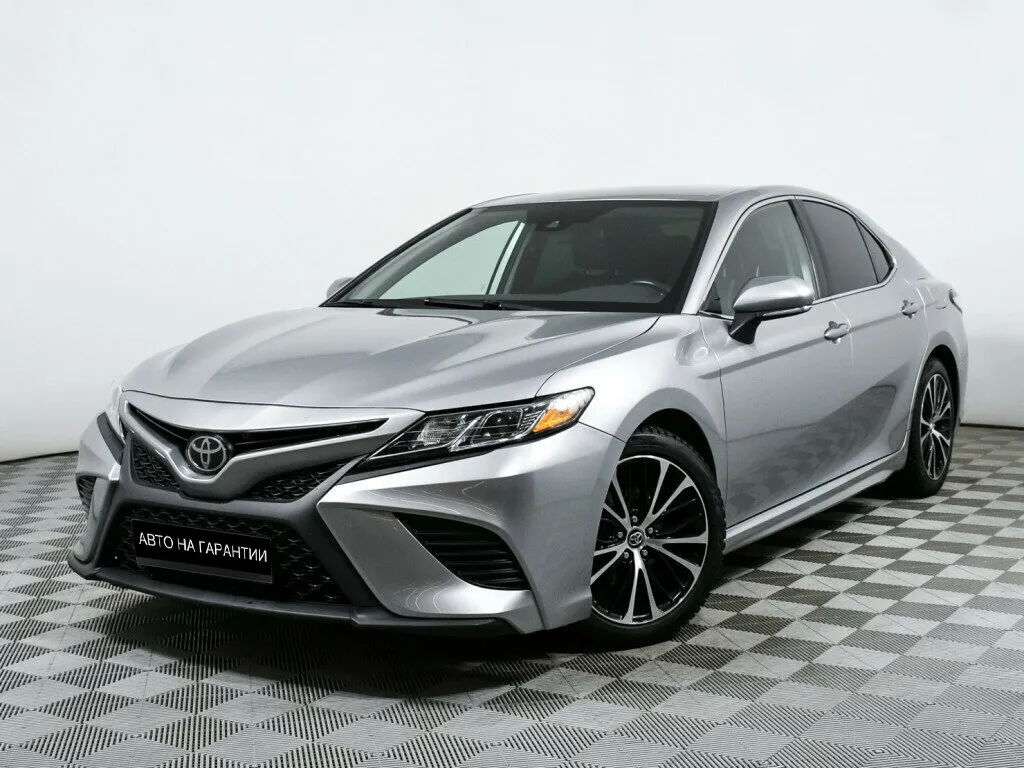 Toyota Camry VIII (XV70)