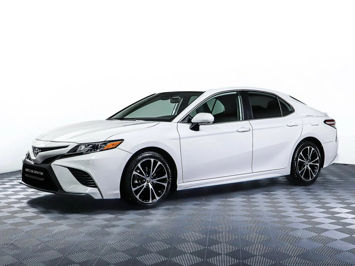 Toyota Camry VIII (XV70)