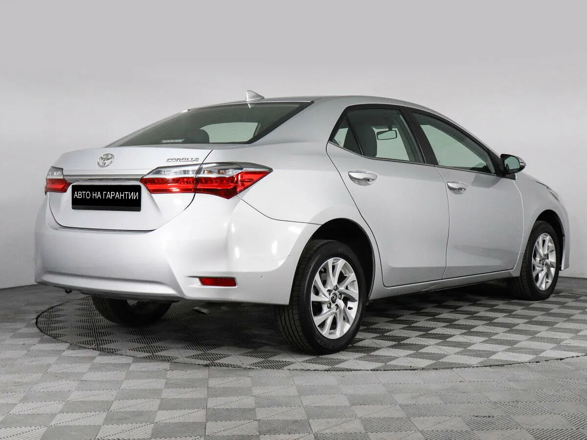 Toyota Corolla XI (E160, E170, E180) Рестайлинг 1 · Стиль — фото 3
