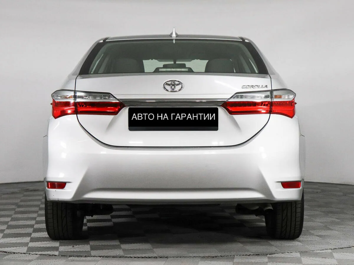 Toyota Corolla XI (E160, E170, E180) Рестайлинг 1 · Стиль — фото 4