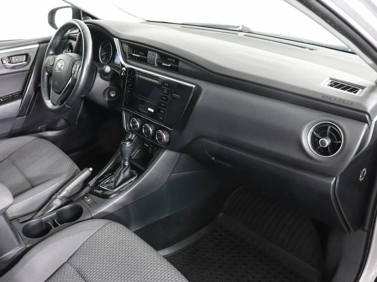 Toyota Corolla XI (E160, E170, E180) Рестайлинг 1 · Стиль — фото 5