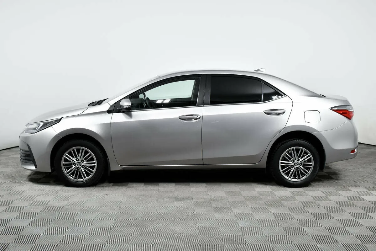 Toyota Corolla XI (E160, E170, E180) Рестайлинг 1 · Стиль — фото 3