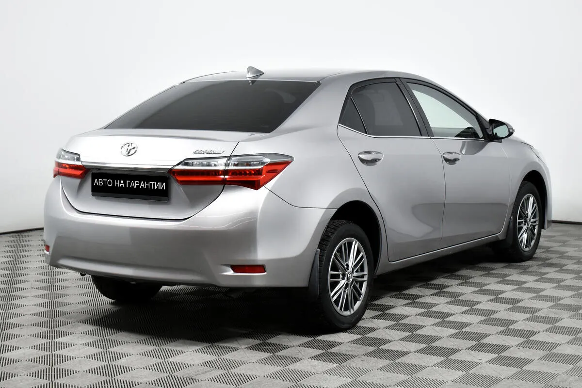 Toyota Corolla XI (E160, E170, E180) Рестайлинг 1 · Стиль — фото 5