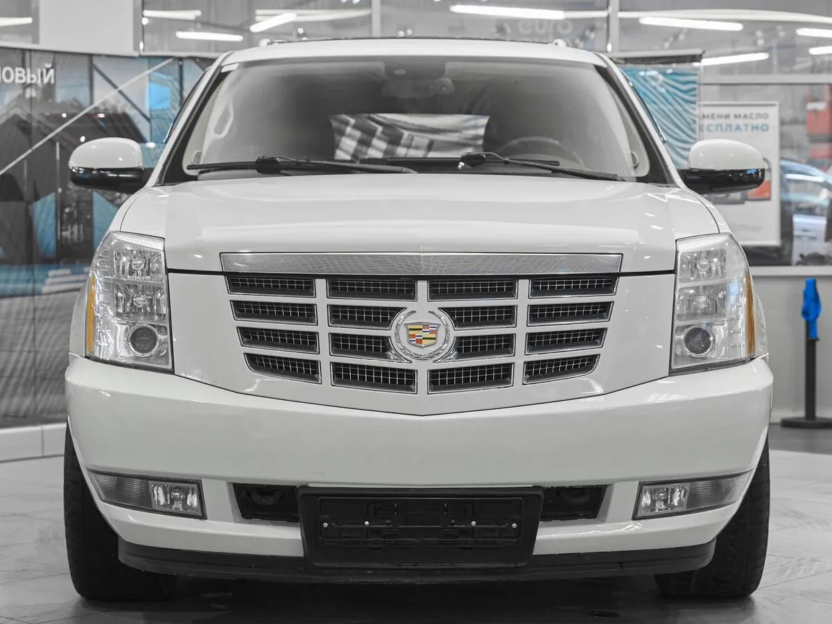 Cadillac Escalade III · Base — фото 2