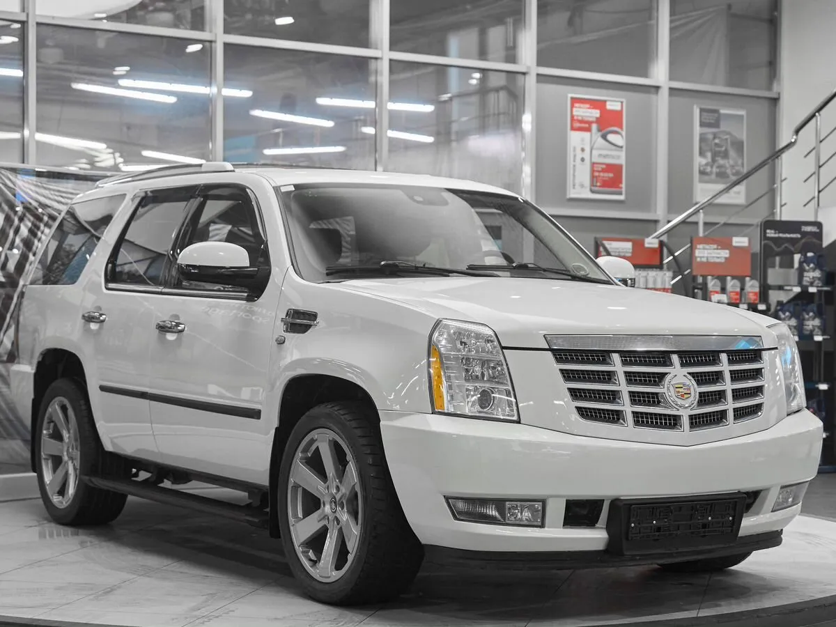 Cadillac Escalade III · Base — фото 3