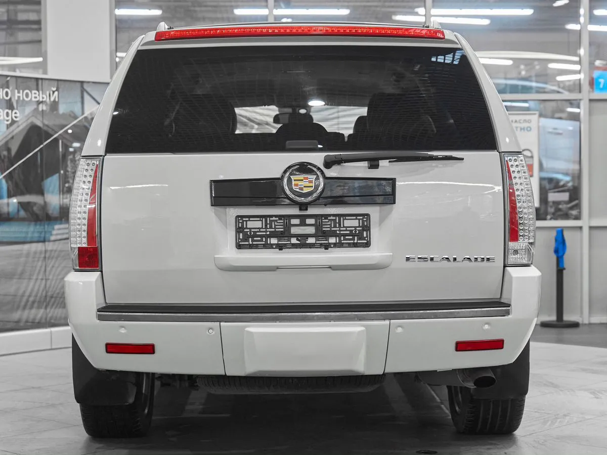 Cadillac Escalade III · Base — фото 5