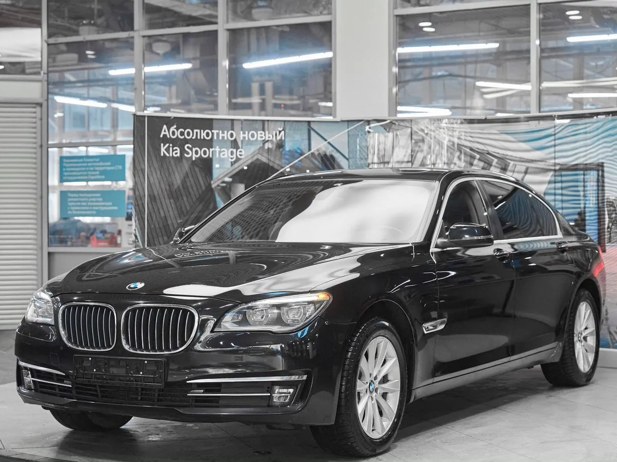 BMW 7 серии V (F01/F02/F04) Рестайлинг · 740Li xDrive