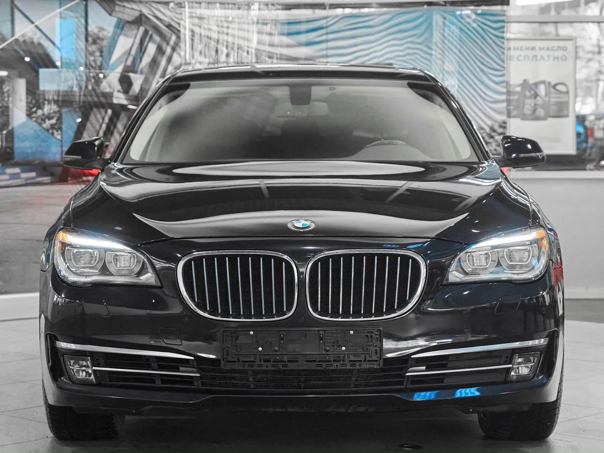 BMW 7 серии V (F01/F02/F04) Рестайлинг · 740Li xDrive — фото 2
