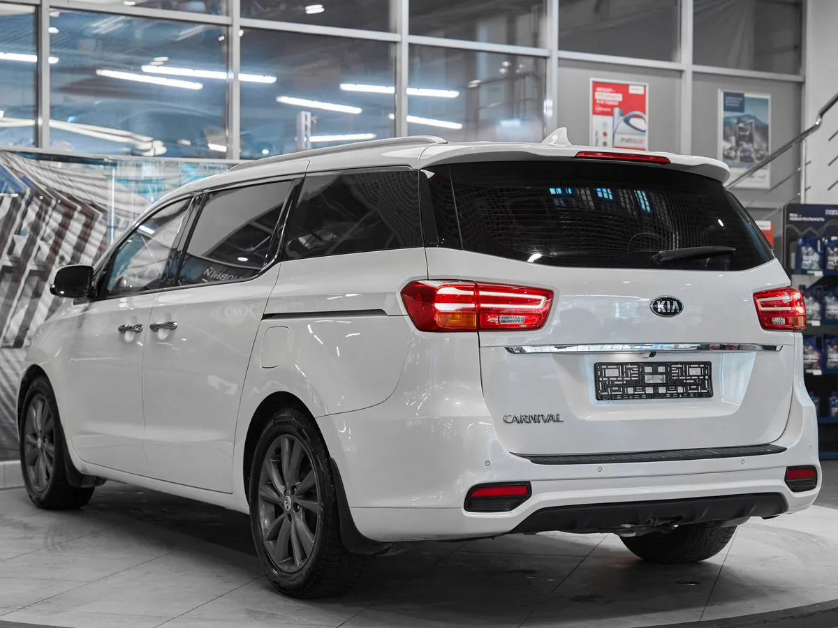 Kia Carnival III · Open High Prestige 9 seats (дром) — фото 4