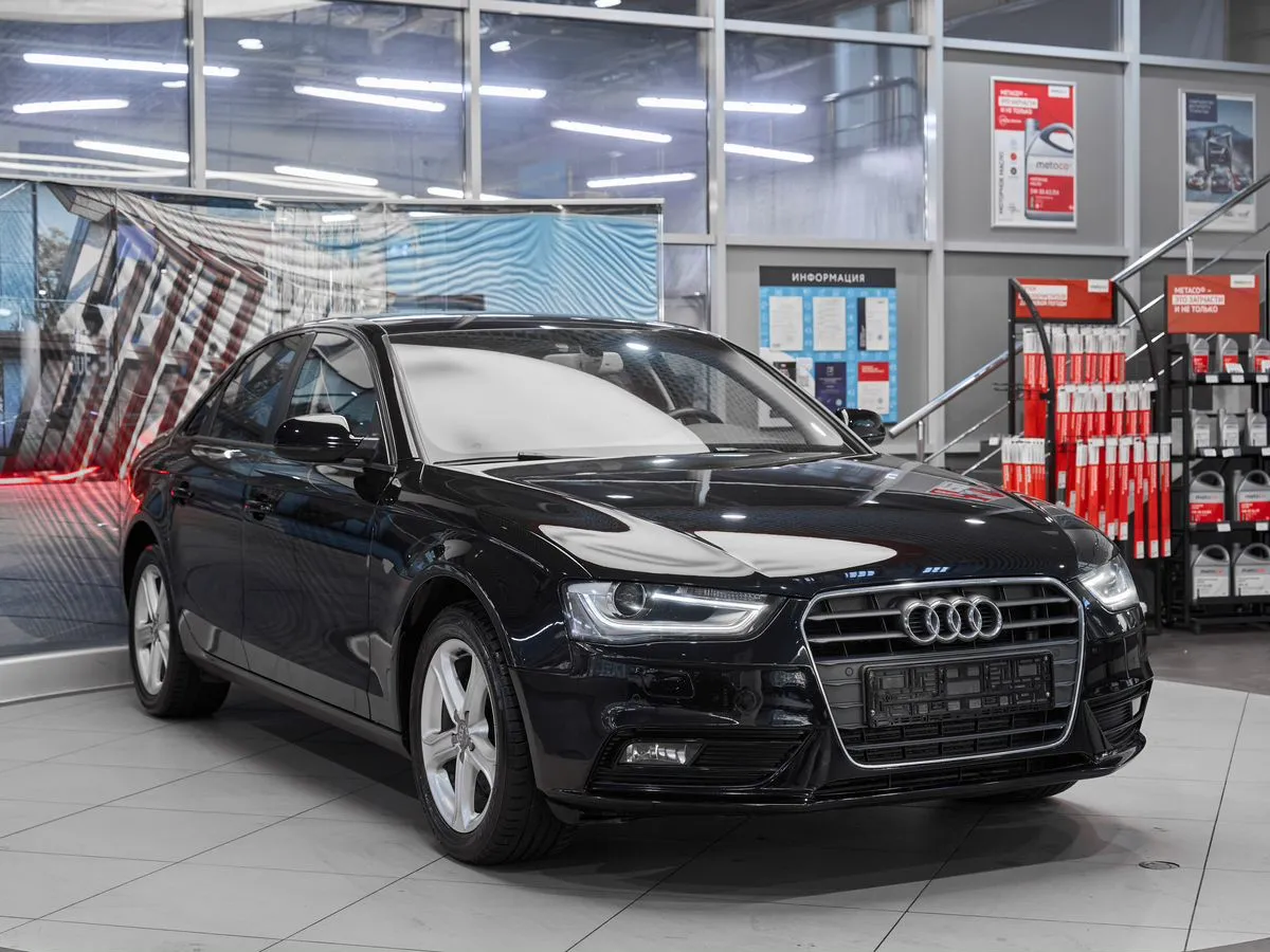 Audi A4 IV (B8) Рестайлинг · Базовая — фото 3