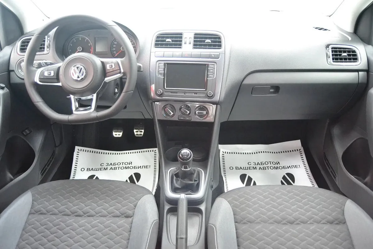 Volkswagen Polo V Рестайлинг · Highline 15-18 — фото 4
