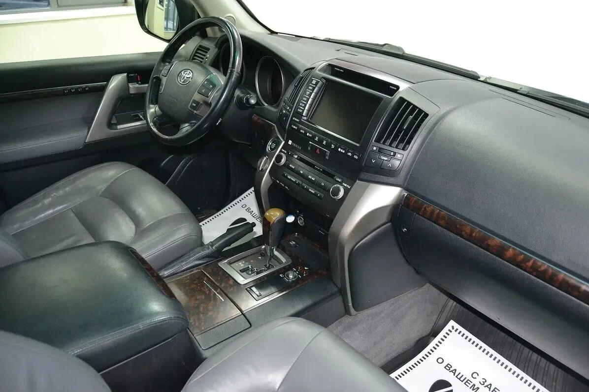 Toyota Land Cruiser 200 Series · Люкс — фото 5