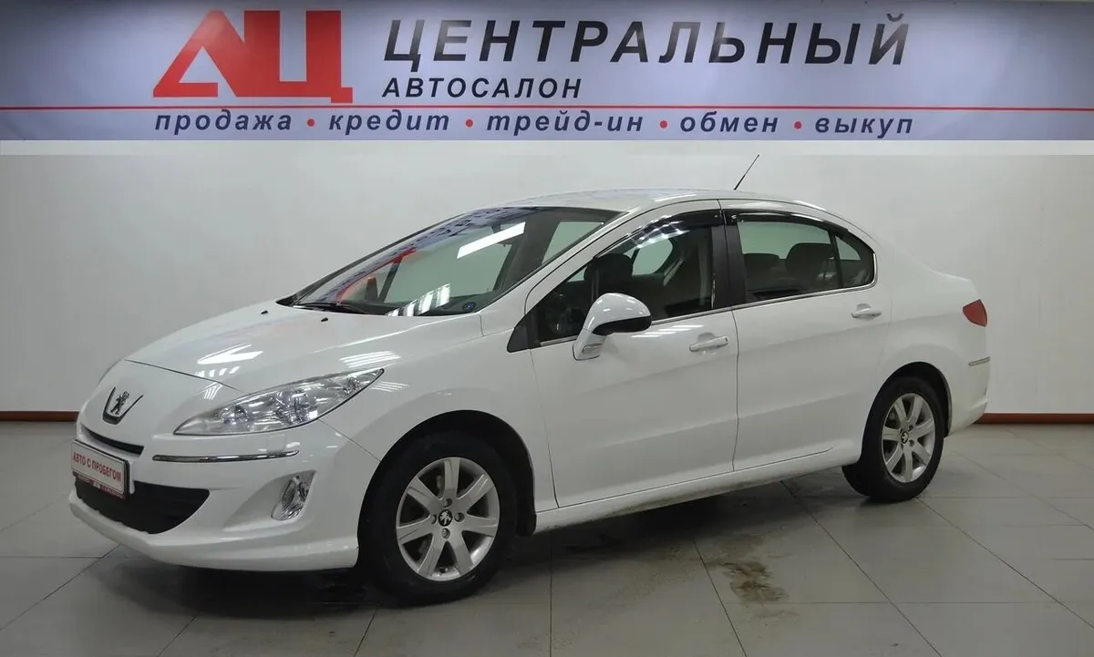Peugeot 408 I · Style