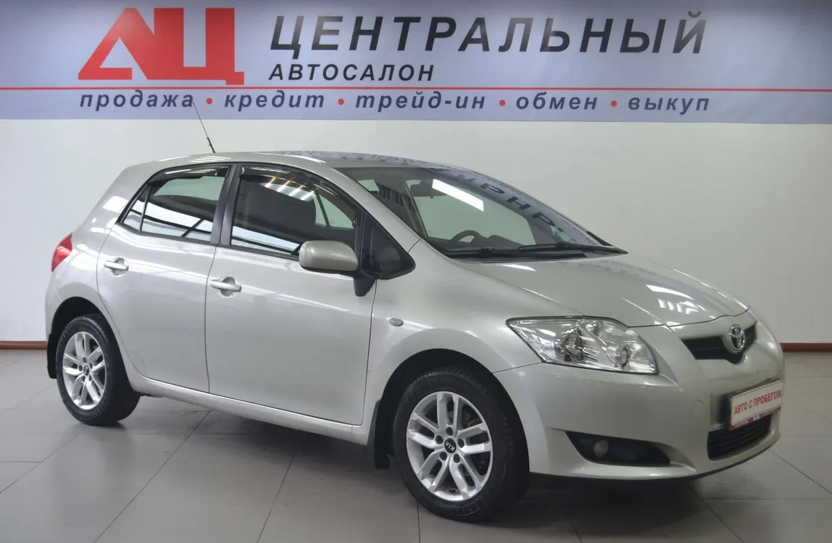 Toyota Auris I — фото 3