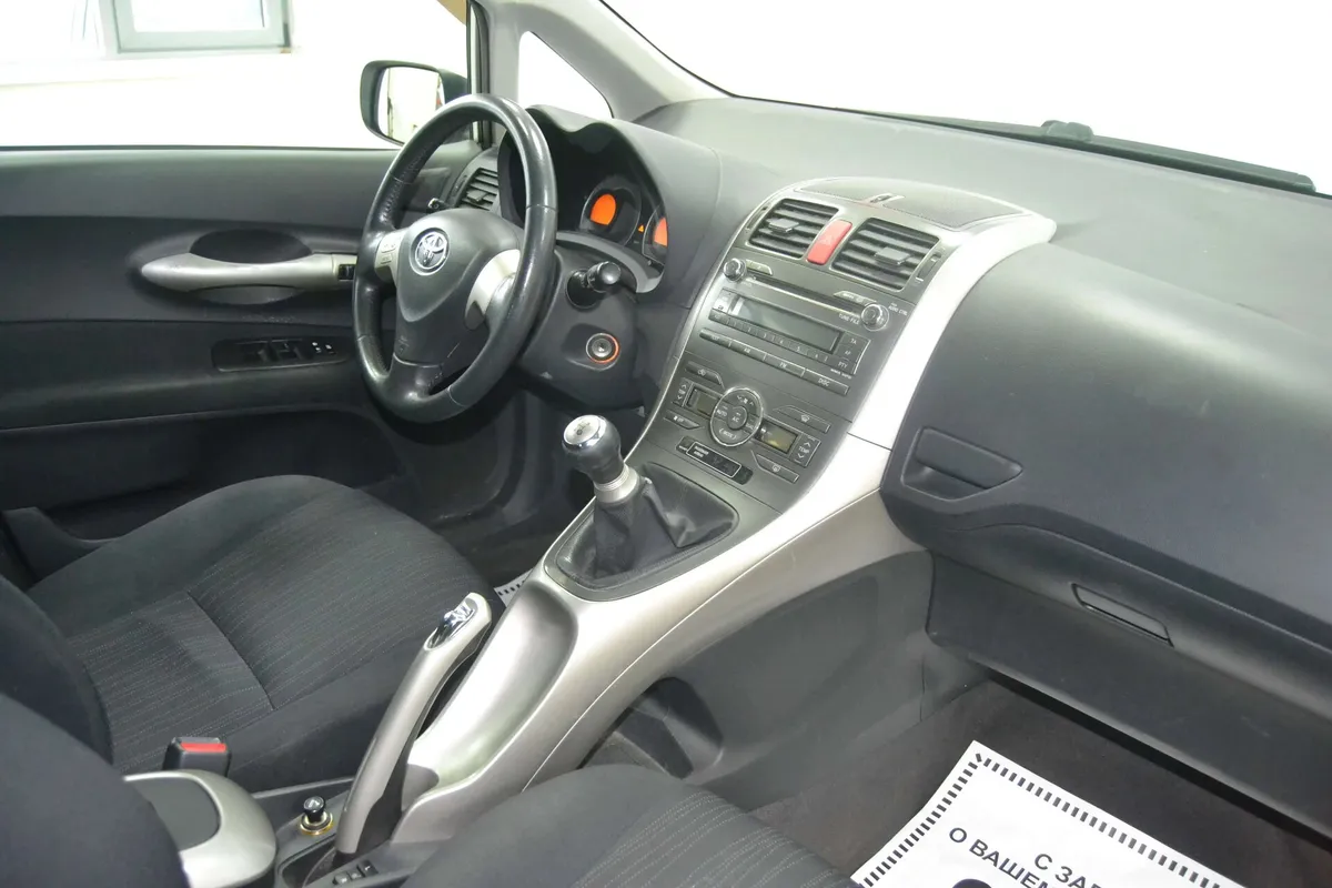 Toyota Auris I — фото 5