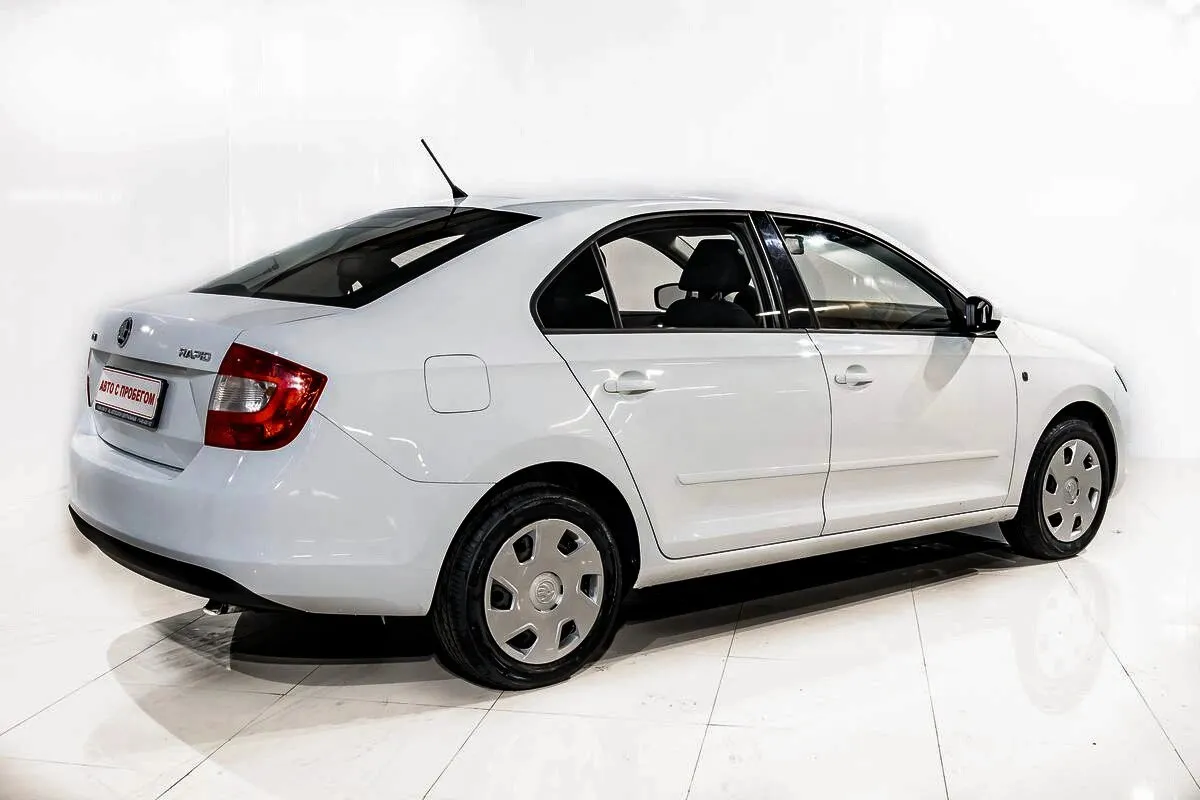 Skoda Rapid I — фото 2