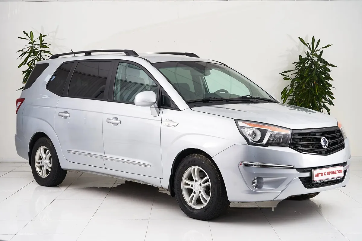 SsangYong Stavic I — фото 3