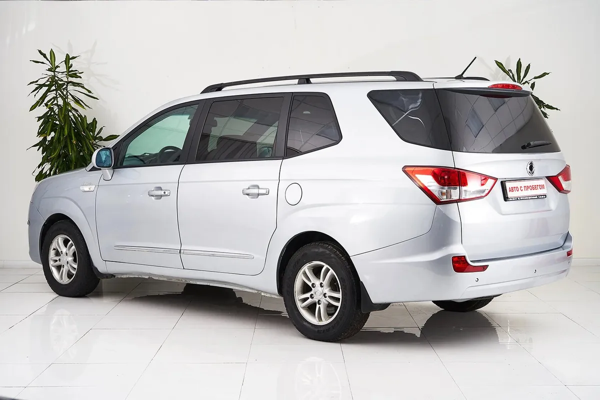 SsangYong Stavic I — фото 4