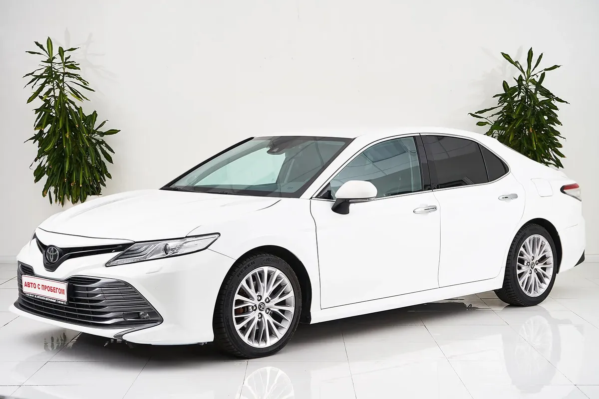Toyota Camry VIII (XV70)